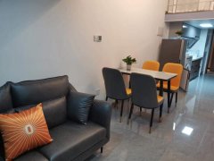 平绣雅苑精装大两室一厅，近南大，超大阳台阳光特好，停车免费